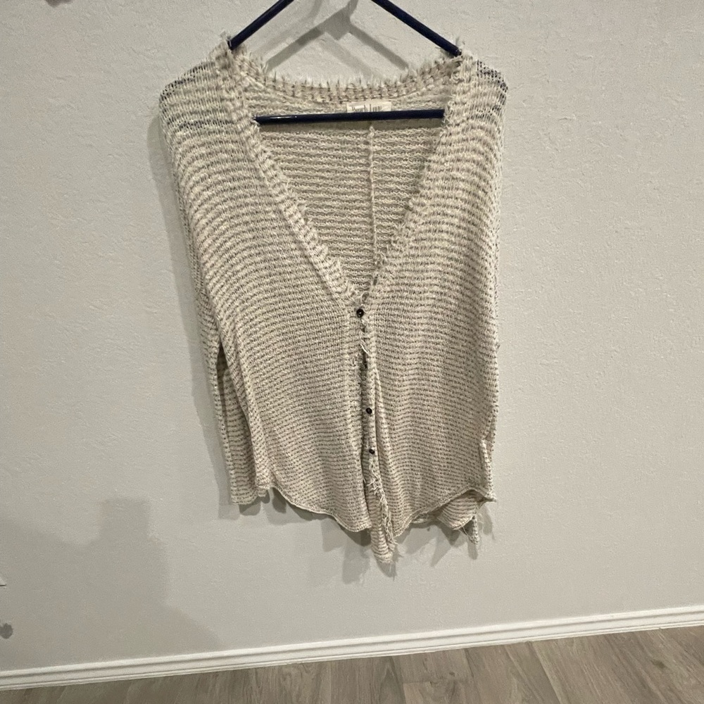 cream/grey, v-neck, button down, quarter sleeve